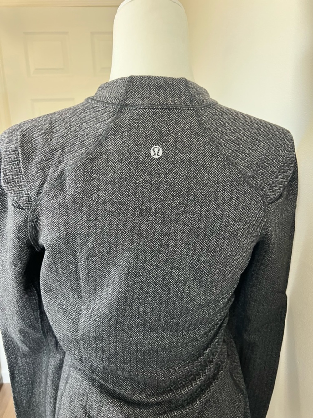 Lululemon Think Fast Long Sleeve - Picture 7 of 9